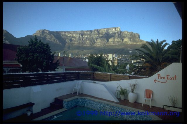 Kapstadt -Blick auf den Tafelberg vom Hostel aus -